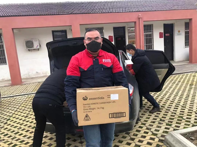 沃頓志愿者參與市科創(chuàng)中心赴基層慰問(wèn)一線防控人員活動(dòng) 沃頓志愿者參與市科創(chuàng)中心赴基層慰問(wèn)一線防控人員活動(dòng)