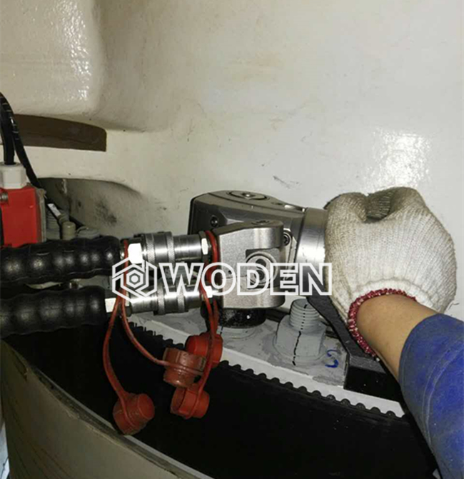 某風(fēng)電場正使用沃頓液壓扳手安裝風(fēng)電機(jī)組基座 某風(fēng)電場正使用沃頓液壓扳手安裝風(fēng)電機(jī)組基座