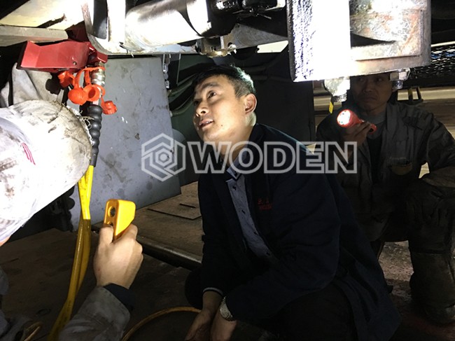 沃頓技術員售后服務情景 沃頓技術員售后服務情景