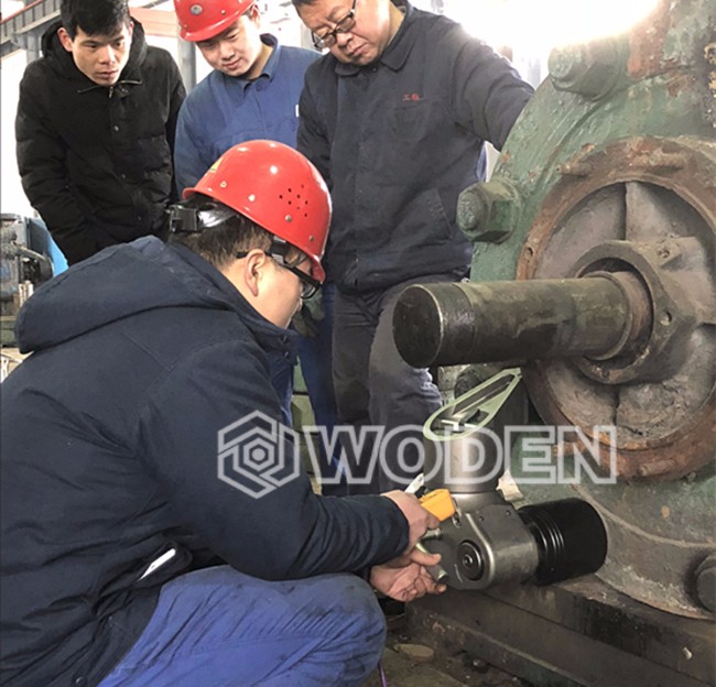 沃頓技術員對閥門廠用戶進行液壓扳手操作培訓 沃頓技術員對閥門廠用戶進行液壓扳手操作培訓