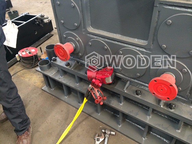 沃頓液壓扳手拆卸螺栓情景 沃頓液壓扳手拆卸螺栓情景