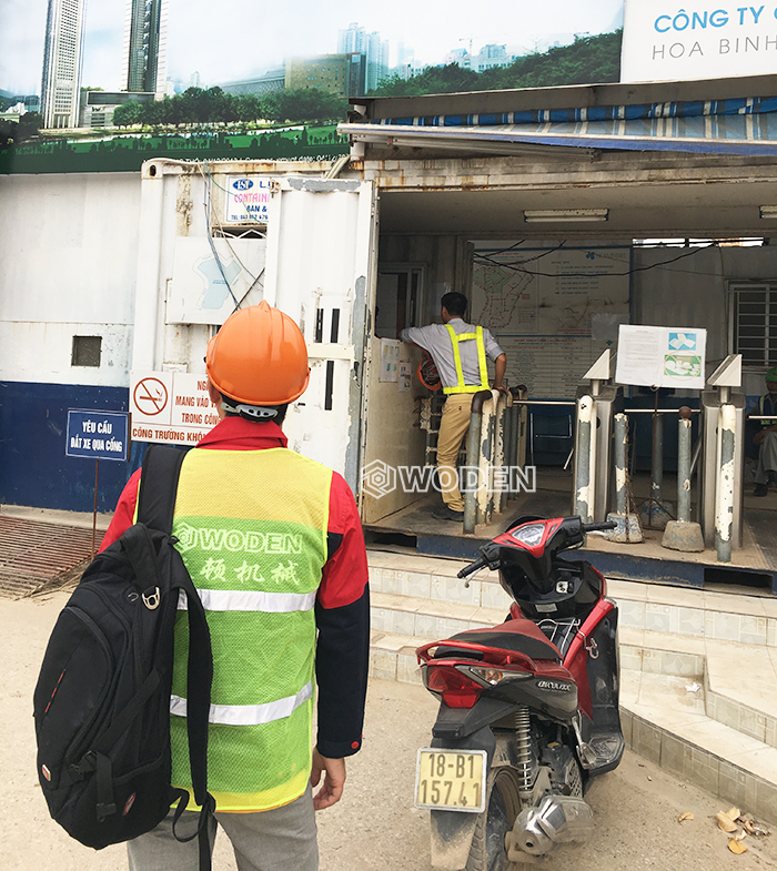 沃頓液壓扳手技術(shù)員海外服務(wù)情景 沃頓液壓扳手技術(shù)員海外服務(wù)情景