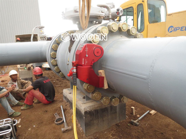 中石油管道公司使用WD-A35驅動液壓扳手在緬甸施工 中石油管道公司使用WD-A35驅動液壓扳手在緬甸施工